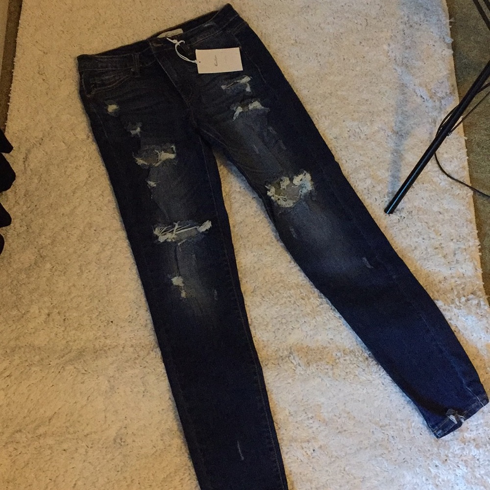 🌟💖FLASH SALE🌟💖Dark Distressed Skinny Jeans - Picture 7 of 7